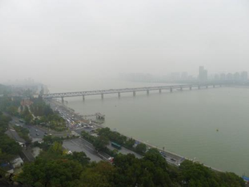 錢塘江濃霧導致水上交通受影響